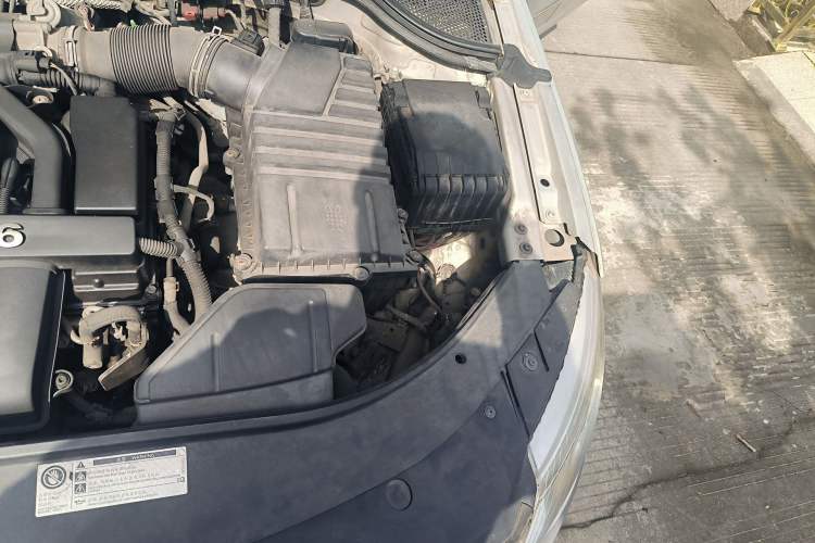 Used Volkswagen CC 2009 3.6FSI Comfort Edition Engine Bay Left