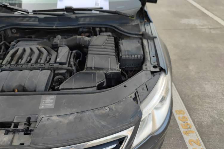Used Volkswagen CC 2009 3.6 FSI Top-Trim Version Engine Bay Left