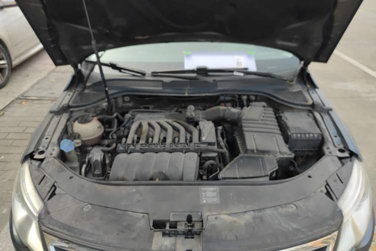Used Volkswagen CC 2009 3.6 FSI Top-Trim Version Engine Bay