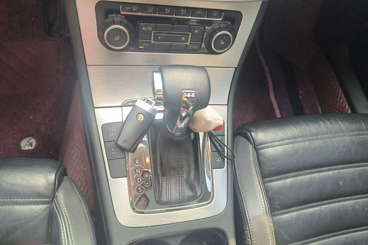 Used Volkswagen CC 2009 3.6FSI Comfort Edition Gear Lever