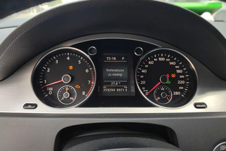 Used Volkswagen CC 2009 3.6 FSI Top-Trim Version Instrument Cluster