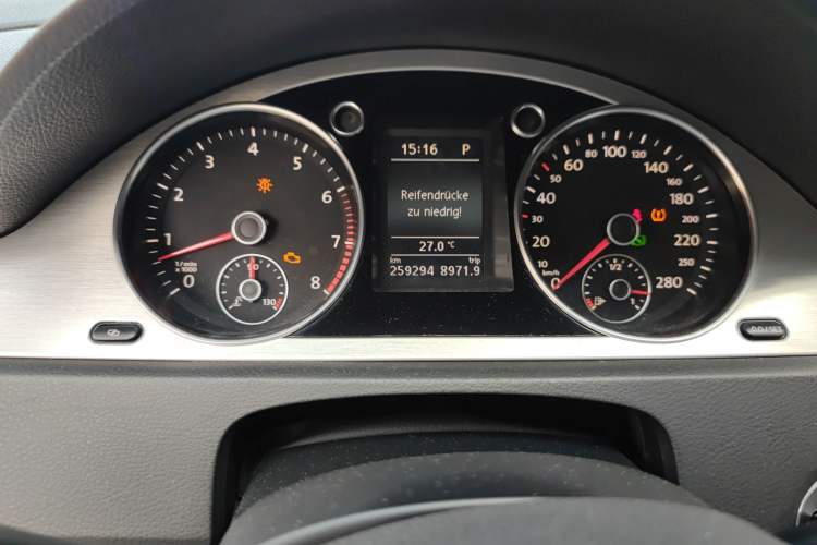 Used Volkswagen CC 2009 3.6 FSI Top-Trim Version Odometer Close Up