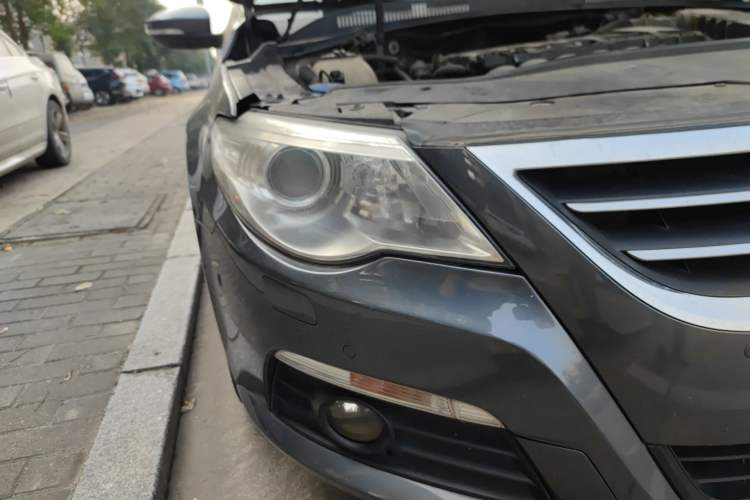 Used Volkswagen CC 2009 3.6 FSI Top-Trim Version Right Front Headlight
