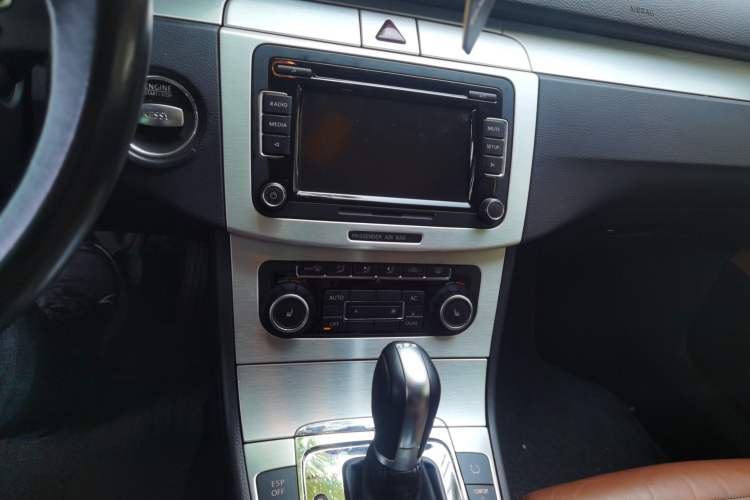 Used Volkswagen CC 2009 3.6 FSI Top-Trim Version Audio And AC Panel