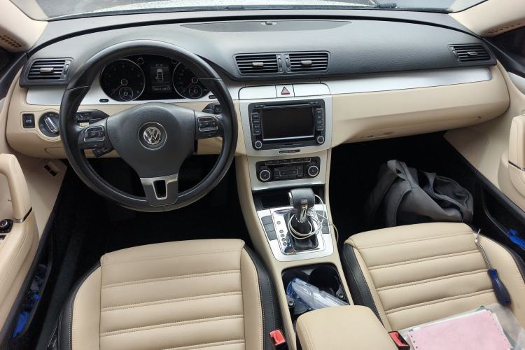 Used Volkswagen CC 2009 3.6 FSI Top-Trim Version Center Console