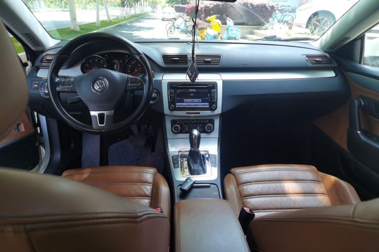 Used Volkswagen CC 2009 3.6 FSI Top-Trim Version Center Console