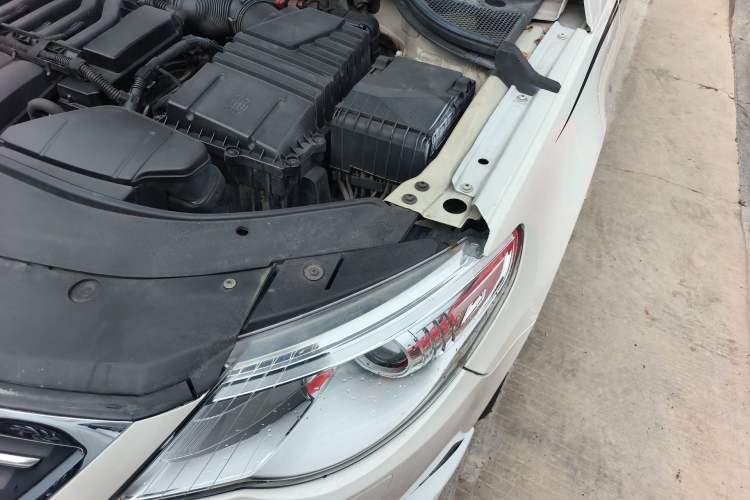 Used Volkswagen CC 2009 3.6 FSI Top-Trim Version Engine Bay Left