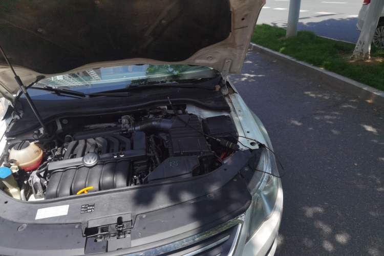 Used Volkswagen CC 2009 3.6 FSI Top-Trim Version Engine Bay Left