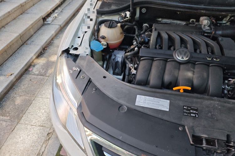 Used Volkswagen CC 2009 3.6 FSI Top-Trim Version Engine Bay Right