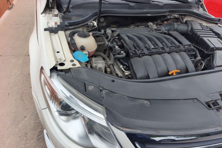 Used Volkswagen CC 2009 3.6 FSI Top-Trim Version Engine Bay Right