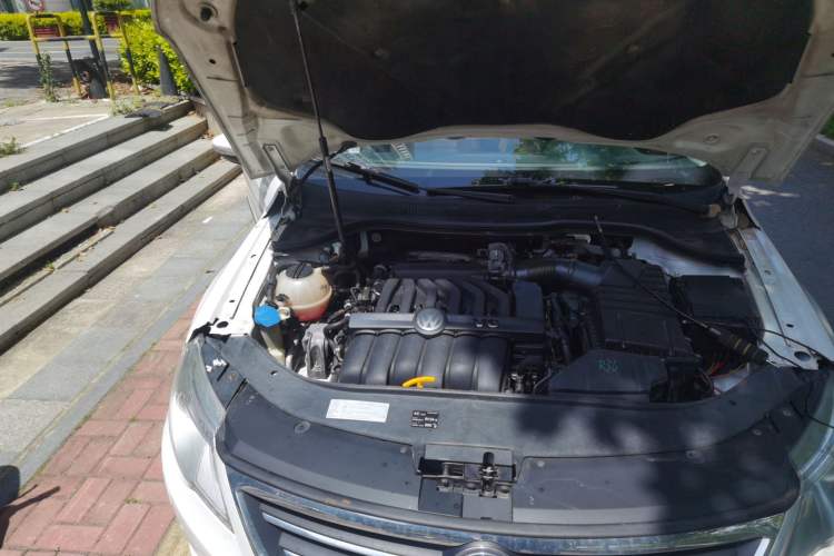 Used Volkswagen CC 2009 3.6 FSI Top-Trim Version Engine Bay Right