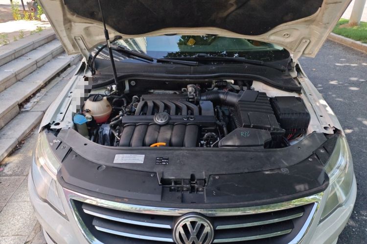 Used Volkswagen CC 2009 3.6 FSI Top-Trim Version Engine Bay