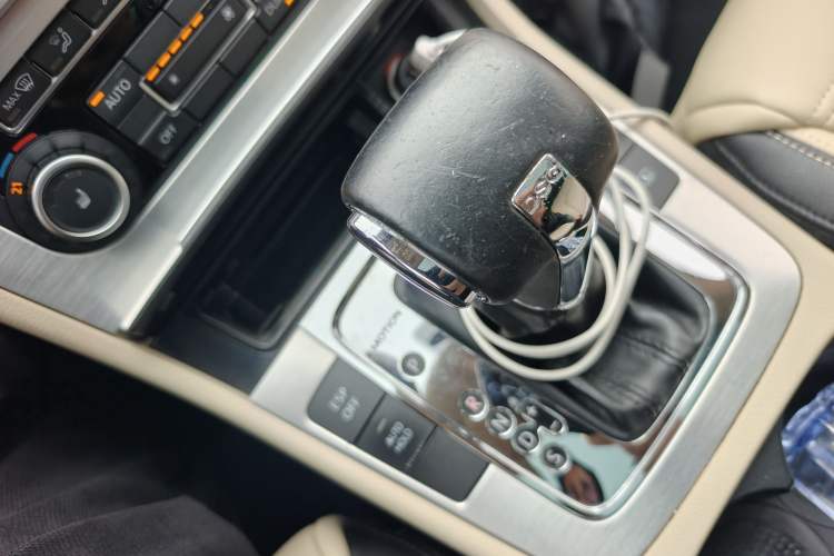 Used Volkswagen CC 2009 3.6 FSI Top-Trim Version Gear Lever
