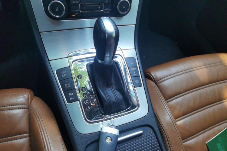 Used Volkswagen CC 2009 3.6 FSI Top-Trim Version Gear Lever