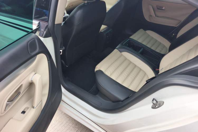 Used Volkswagen CC 2009 3.6 FSI Top-Trim Version Left Rear Seat