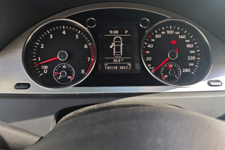 Used Volkswagen CC 2009 3.6 FSI Top-Trim Version Odometer Close Up
