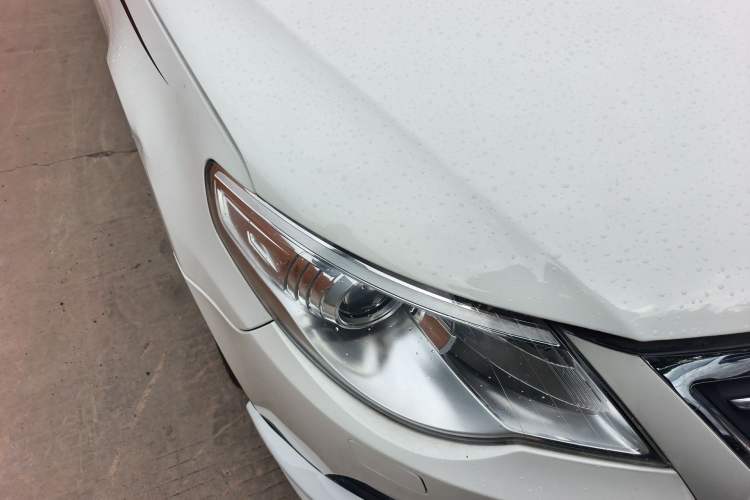 Used Volkswagen CC 2009 3.6 FSI Top-Trim Version Right Front Headlight