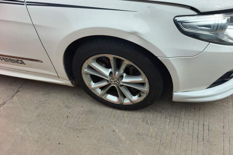 Used Volkswagen CC 2009 3.6 FSI Top-Trim Version Right Front Wheel Hub