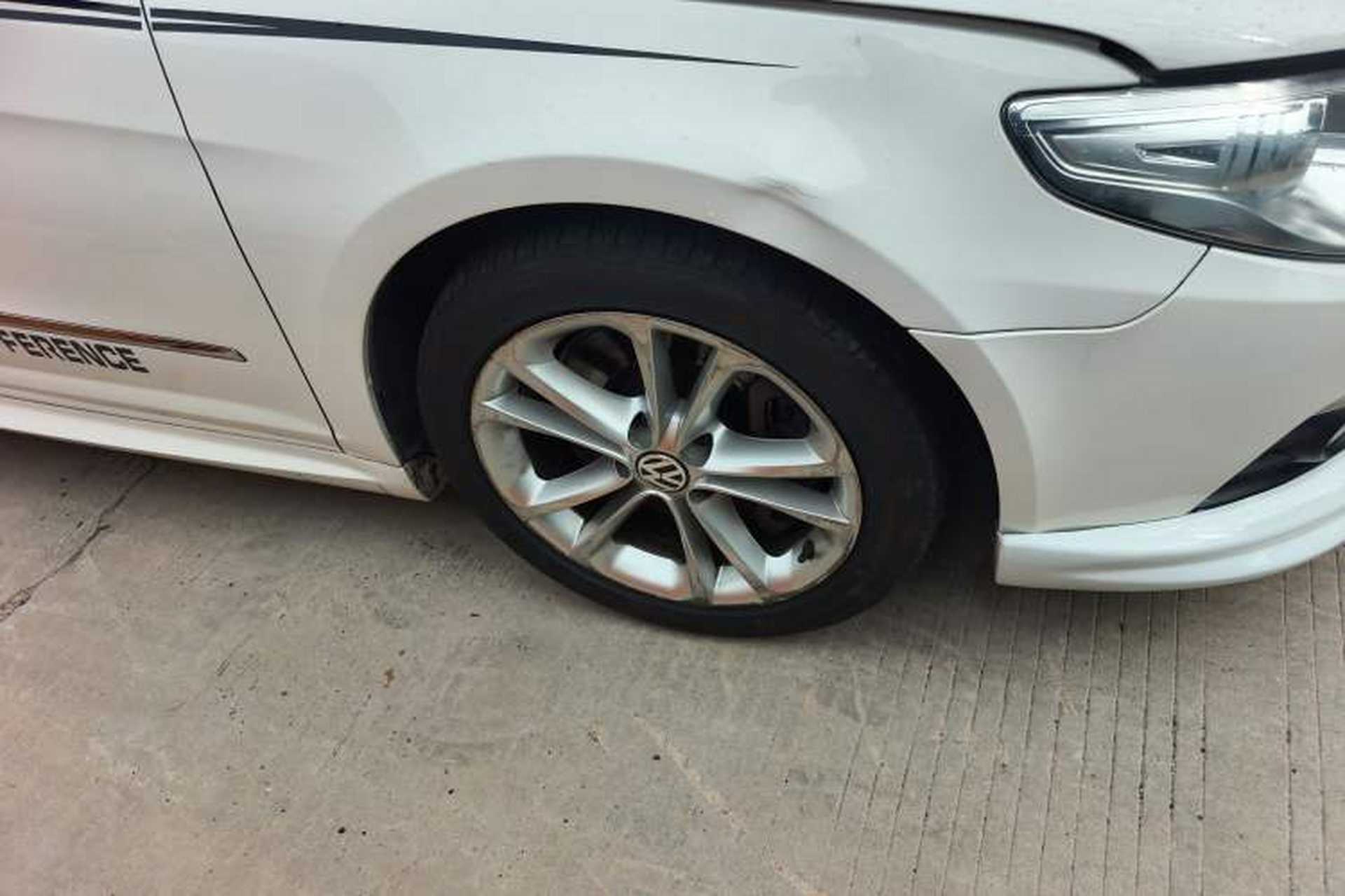 Used Volkswagen CC 2009 3.6 FSI Top-Trim Version Right Front Wheel Hub