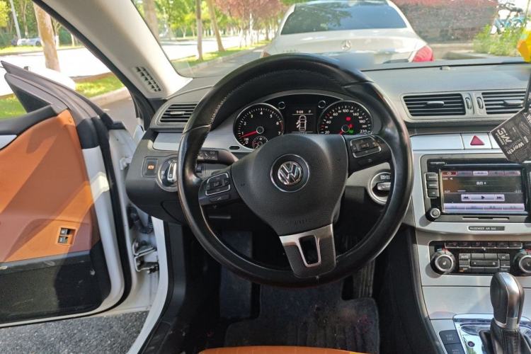 Used Volkswagen CC 2009 3.6 FSI Top-Trim Version Steering Wheel