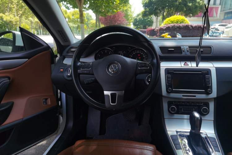 Used Volkswagen CC 2009 3.6 FSI Top-Trim Version Steering Wheel