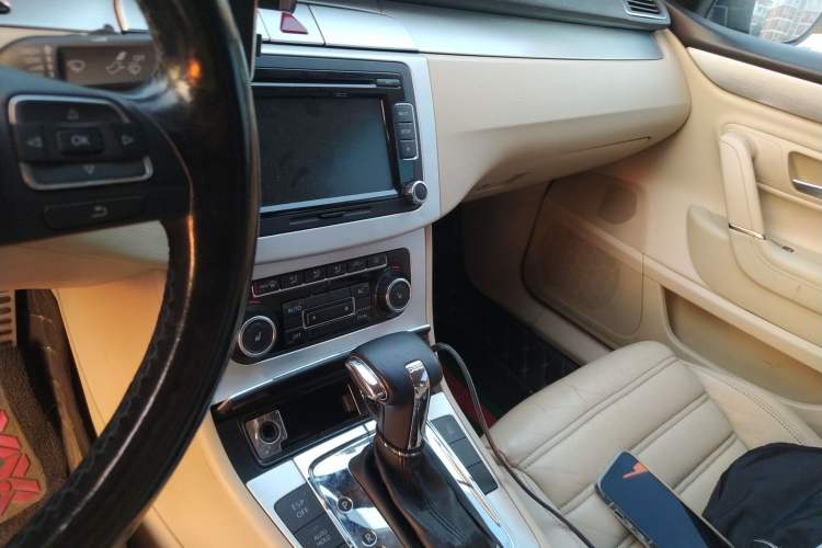 Used Volkswagen CC 2010 2.0 TSI Premium Edition Audio And AC Panel