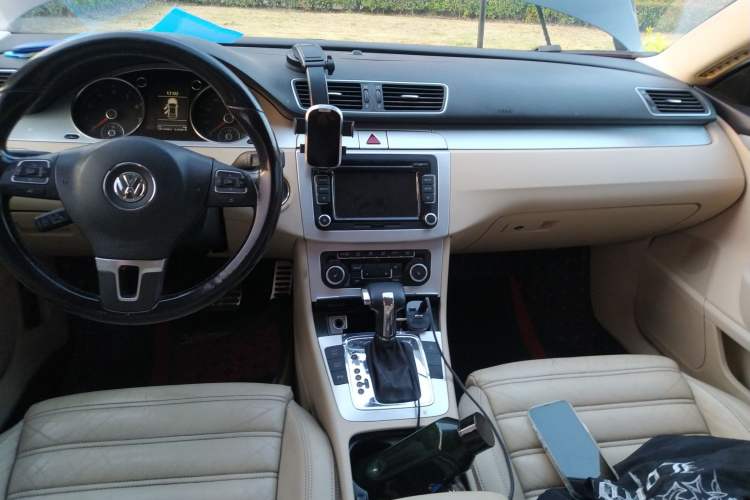 Used Volkswagen CC 2010 2.0 TSI Premium Edition Center Console
