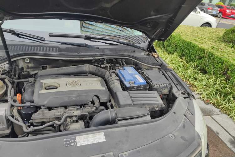 Used Volkswagen CC 2010 2.0 TSI Luxury Model Engine Bay Left