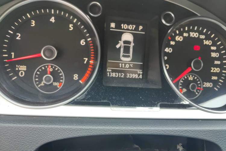 Used Volkswagen CC 2010 2.0 TSI Luxury Model Odometer Close Up