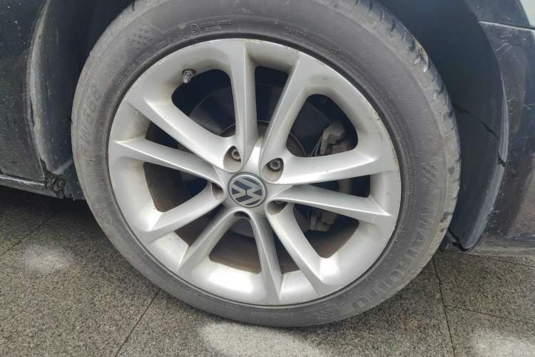 Used Volkswagen CC 2010 2.0 TSI Luxury Model Right Front Wheel Hub