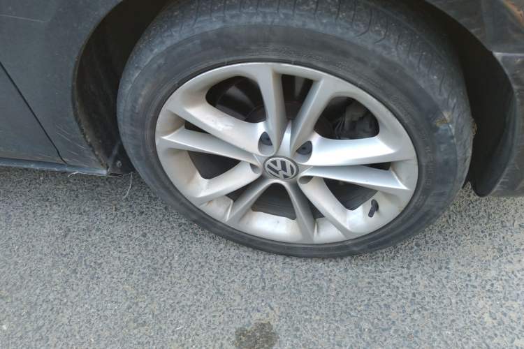 Used Volkswagen CC 2010 2.0 TSI Premium Edition Right Front Wheel Hub