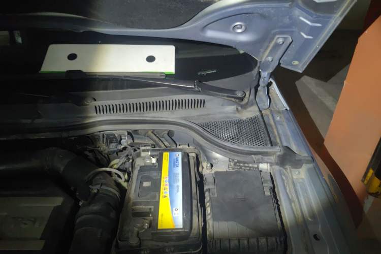Used Volkswagen CC 2010 2.0 TSI Luxury Model Engine Bay Left