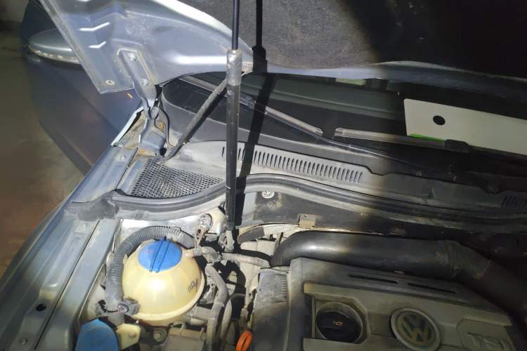 Used Volkswagen CC 2010 2.0 TSI Luxury Model Engine Bay Right