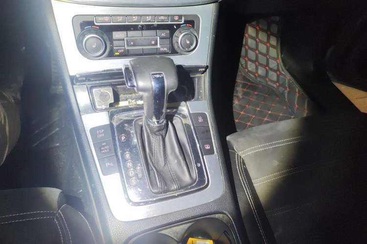 Used Volkswagen CC 2010 2.0 TSI Luxury Model Gear Lever