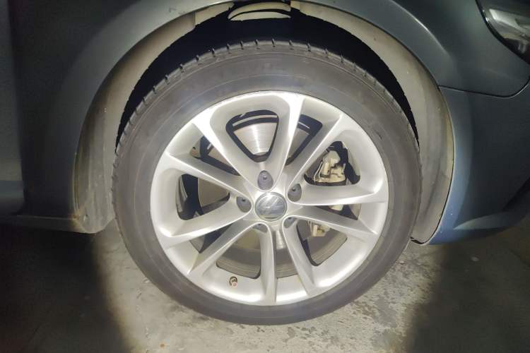 Used Volkswagen CC 2010 2.0 TSI Luxury Model Right Front Wheel Hub