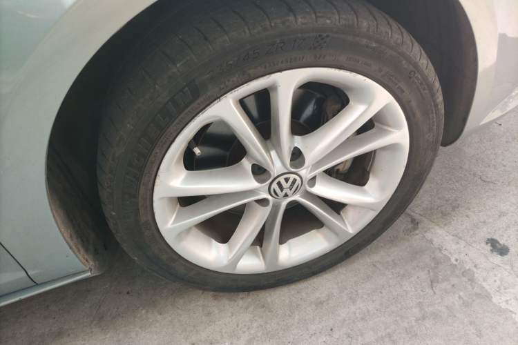 Used Volkswagen CC 2010 2.0 TSI Luxury Model Right Front Wheel Hub