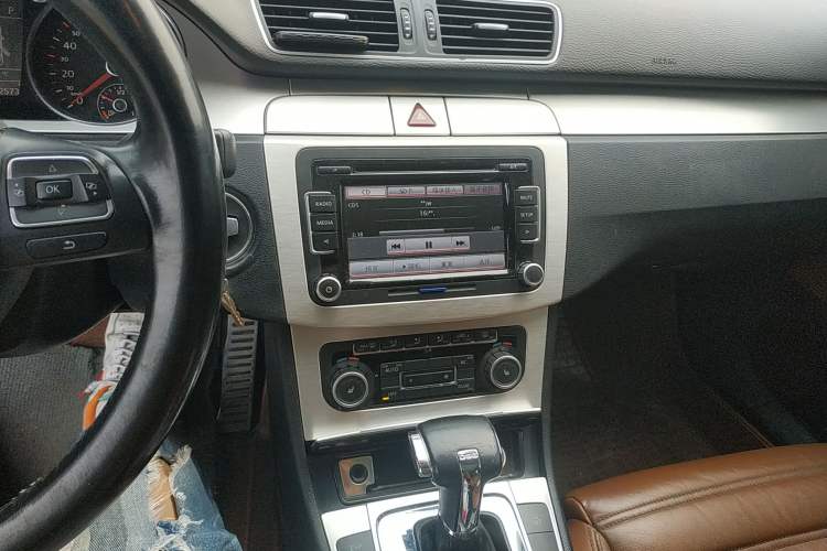 Used Volkswagen CC 2010 2.0 TSI Luxury Model Audio And AC Panel