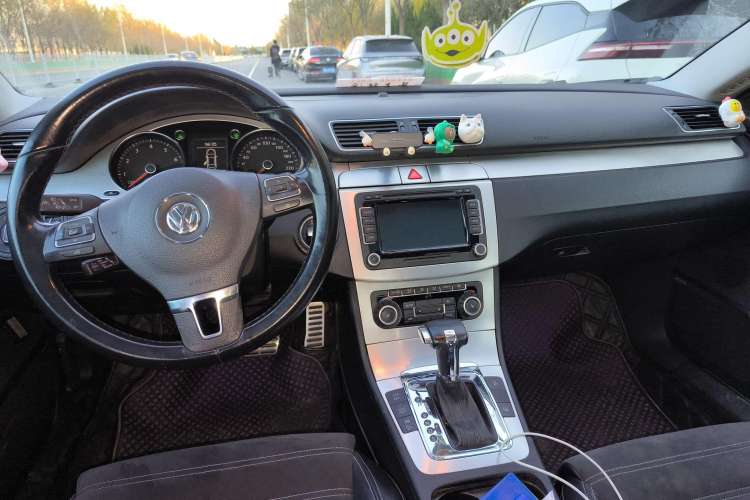 Used Volkswagen CC 2010 2.0 TSI Ultimate Edition Center Console