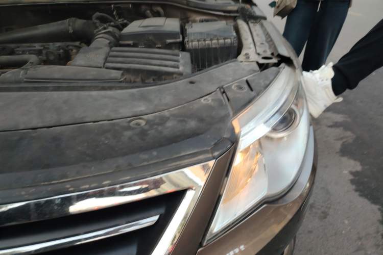 Used Volkswagen CC 2010 2.0 TSI Luxury Model Engine Bay Left