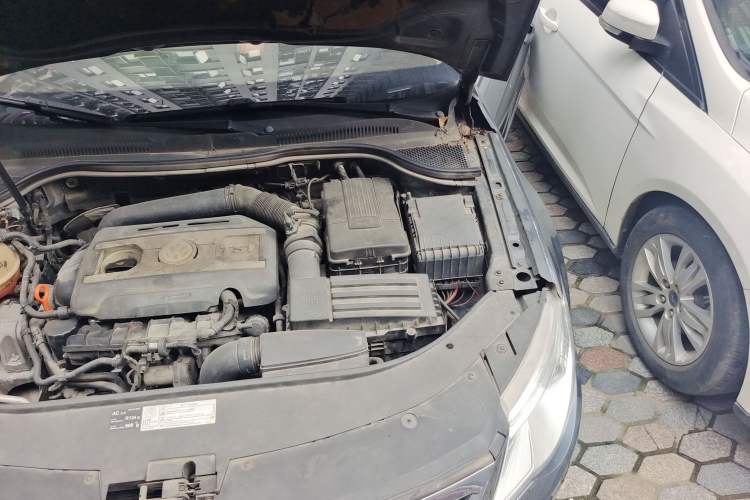 Used Volkswagen CC 2010 2.0 TSI Luxury Model Engine Bay Left