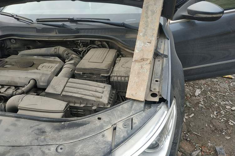 Used Volkswagen CC 2010 2.0 TSI Luxury Model Engine Bay Left