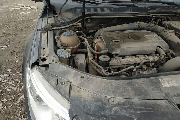 Used Volkswagen CC 2010 2.0 TSI Luxury Model Engine Bay Right
