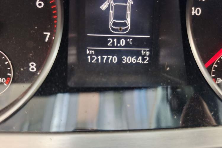 Used Volkswagen CC 2010 2.0 TSI Luxury Model Odometer Close Up