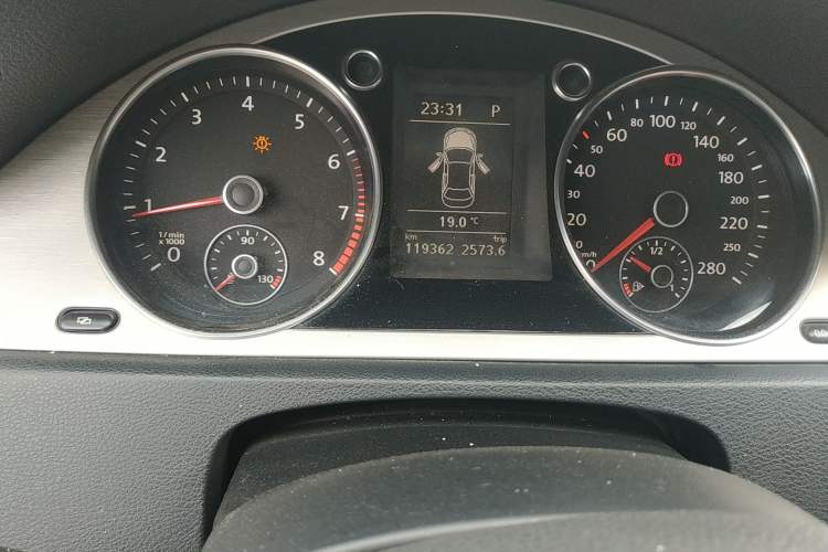 Used Volkswagen CC 2010 2.0 TSI Luxury Model Odometer Close Up