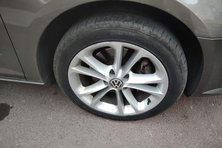 Used Volkswagen CC 2010 2.0 TSI Luxury Model Right Front Wheel Hub