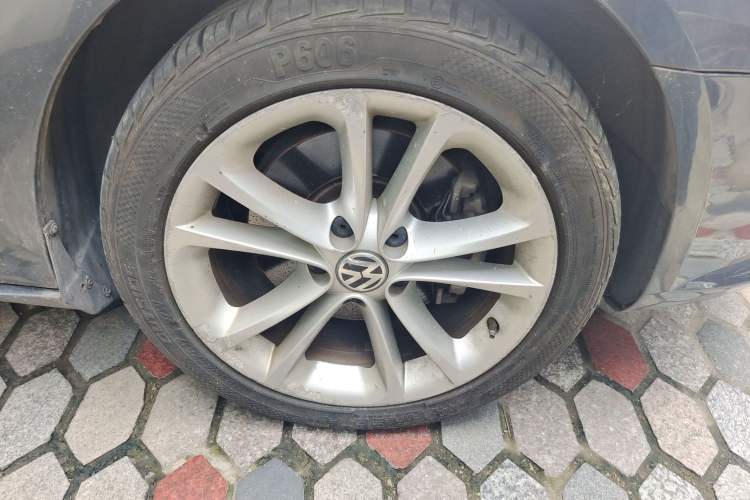 Used Volkswagen CC 2010 2.0 TSI Luxury Model Right Front Wheel Hub