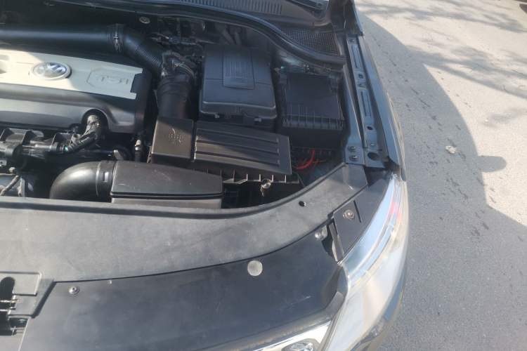 Used Volkswagen CC 2010 2.0 TSI Luxury Model Engine Bay Left
