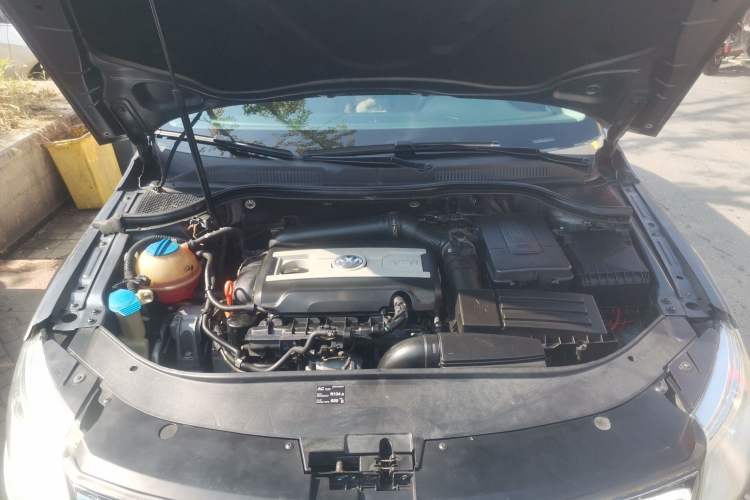 Used Volkswagen CC 2010 2.0 TSI Luxury Model Engine Bay