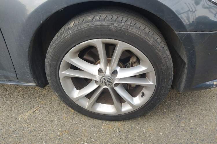 Used Volkswagen CC 2010 2.0 TSI Ultimate Edition Right Front Wheel Hub