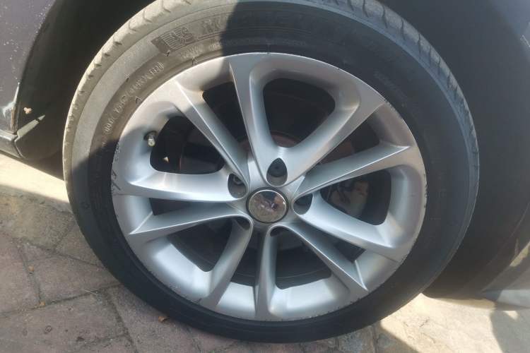 Used Volkswagen CC 2010 2.0 TSI Luxury Model Right Front Wheel Hub